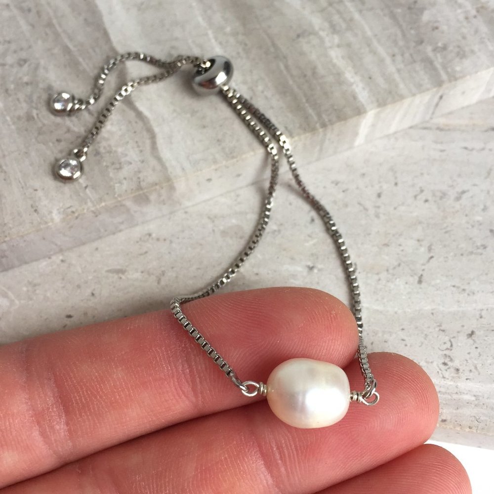 Single Freshwater Pearl Adjustable Silver Bracelet - Picture 3 of 3